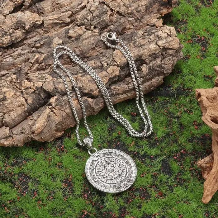 Collier pendentif rond avec calendrier solaire Vintage, bijoux quotidiens pour hommes, colliers de fête à la mode pour hommes et femmes, cadeaux