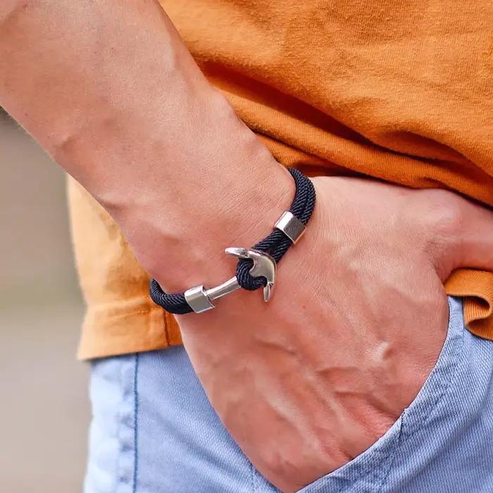 Bracelet ancre pour hommes en fil robuste avec fermoir facile pour aventuriers et amoureux de la mer style sportif ocasions spéciales