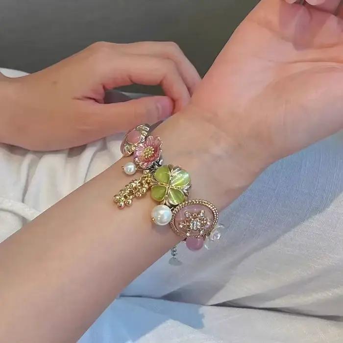 Bracelet Fleur Rose et Verte 2025 Nouvelle Tendance, Design de Niche, Style Haut de Gamme Doux et Cool, Polyvalent