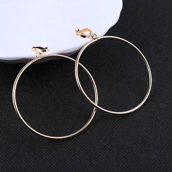 Boucles d'oreilles à clip rondes géométriques classiques pour femmes