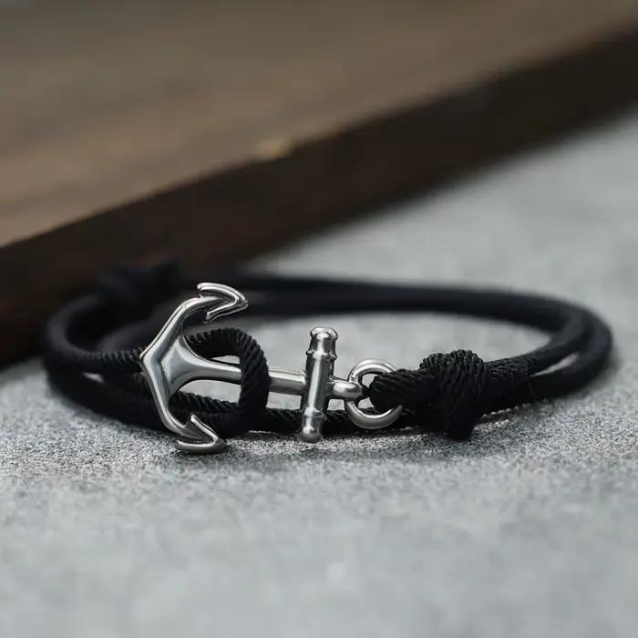 Bracelet en acier inoxydable minimaliste pour hommes ajustable design géométrique élégant pour occasions spéciales