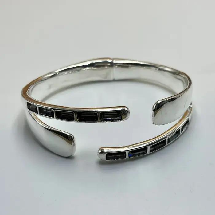 Nouveau Bracelet Ouvert en Cristal Éblouissant et Magnifique