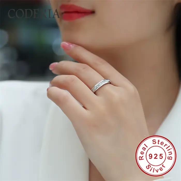 Bague en argent sterling 925 sertie de moissanite couleur D pour femmes, élégante et certifiée Gra pour occasions spéciales et cadeaux de prestige