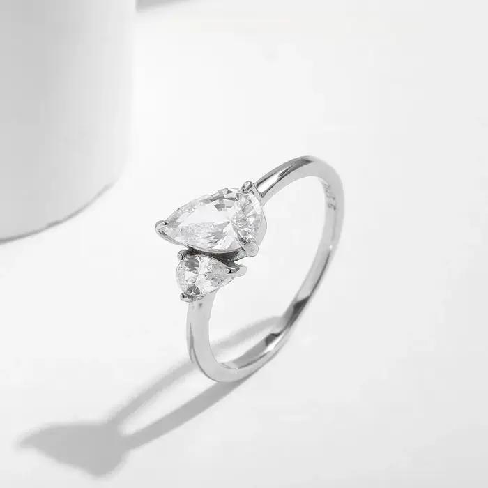 Bague en argent sterling 925 sertie de zirconium blanc élégante pour occasions spéciales femmes cadeau de prestige pour fiançailles mariage anniversaire