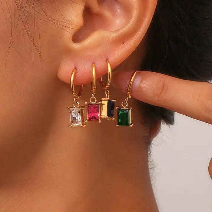 Bijoux de noël minimaliste petit rectangle Zircon pierre breloque Huggie boucles d'oreilles pour femmes en acier inoxydable coloré boucle d'oreille