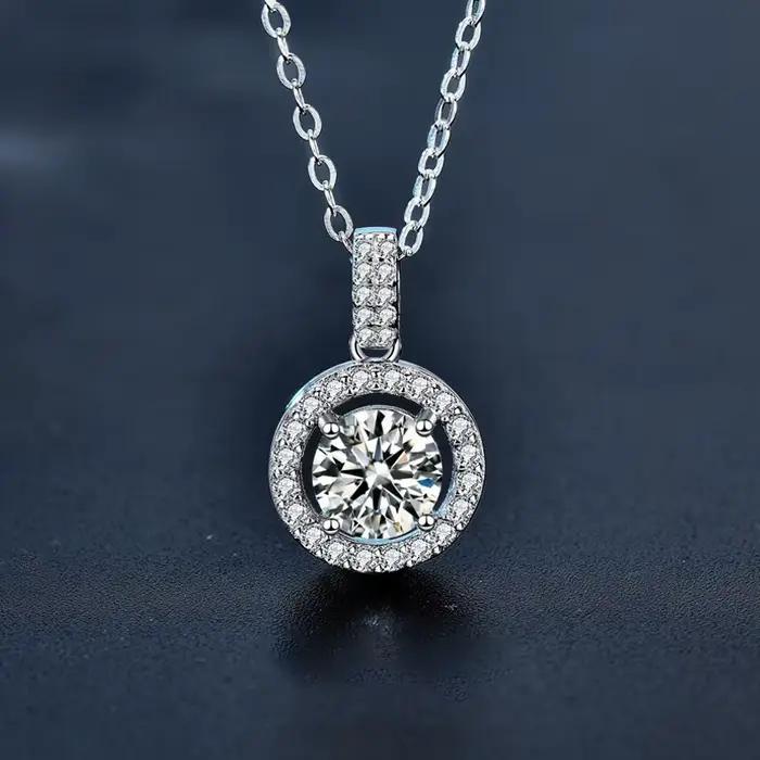 Collier pendentif rond élégant et tendance en argent 925 avec moissanite 1 carat/2 carats et design sophistiqué.