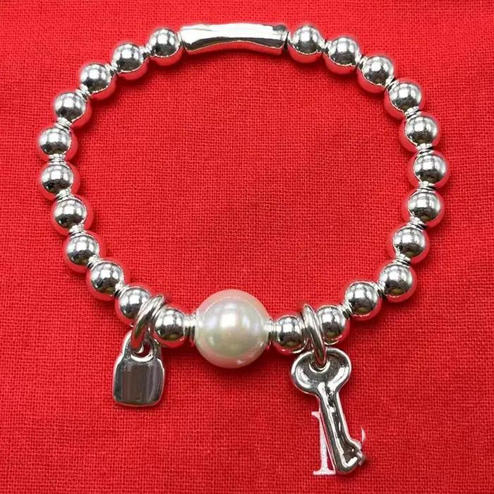 Ensemble de bracelets espagnols avec finitions métalliques variées pour création de bijoux personnalisés et cadeaux d'occasion