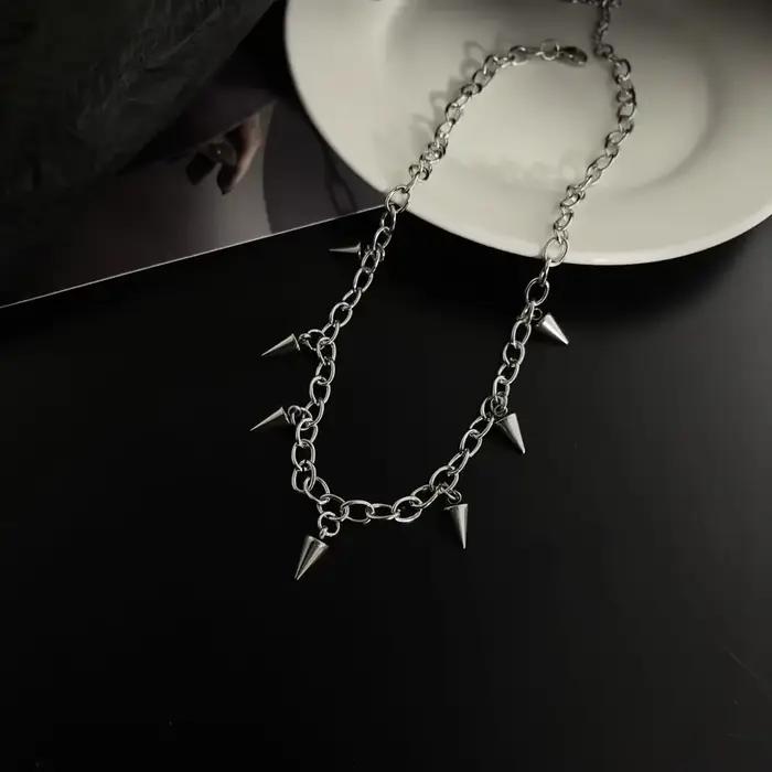 Collier à pampilles à rivets pour hommes et femmes