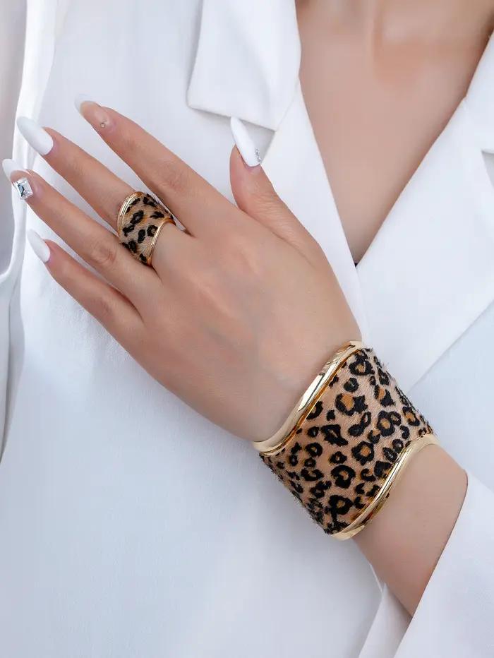Ensemble de bracelets et bagues en métal imprimé léopard