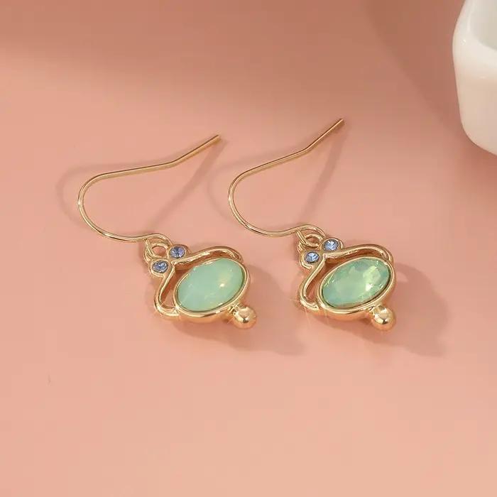 Boucles d'oreilles ovales classiques en or incrusté de pierres vertes pour femmes