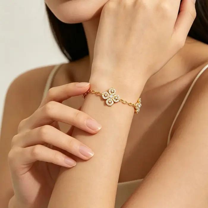 Bracelet trèfle serti de diamants de luxe en or 18 carats