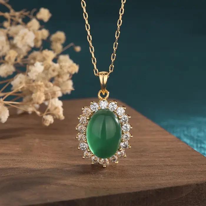 Collier pendentif vert naturel diversifié, pierre précieuse sculptée, plaqué or 18 carats, véritable