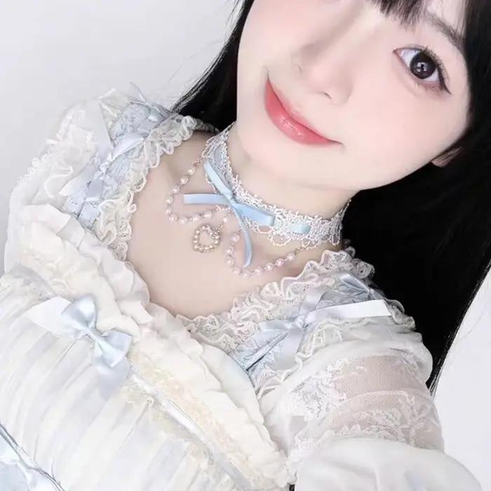 Collier Lolita en dentelle avec pendentif cœur perlé