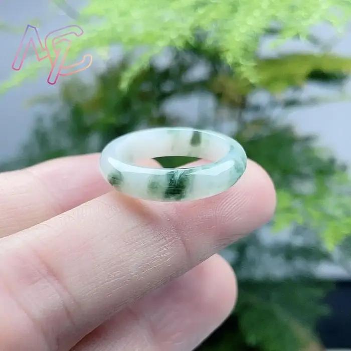 Bague en jadéite birmane sculptée main style classique certifiée pour femmes et hommes occasions spéciales mariage anniversaire