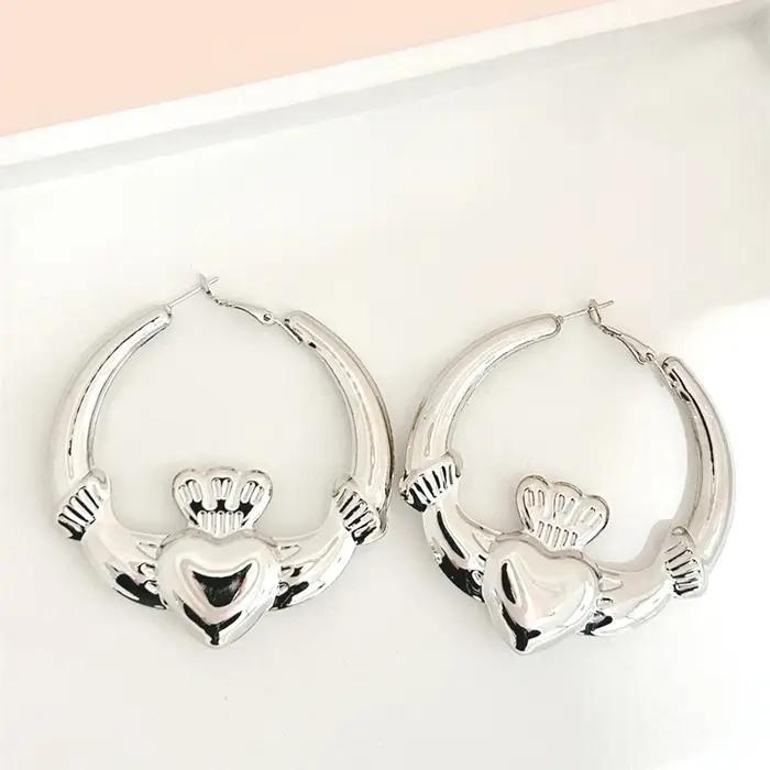 Boucles d'oreilles Love Crown, couleur or simple, haut de gamme, tendance populaire, vente chaude, accessoires de bijoux pour femmes, vacances, festival de musique