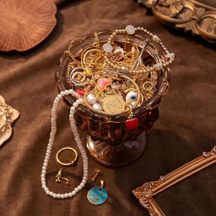 Coffret cadeau mystère vintage pour femme ensemble surprise avec colliers et bracelets bohèmes classiques matériaux céramique occassions spéciales anniversaires vacances