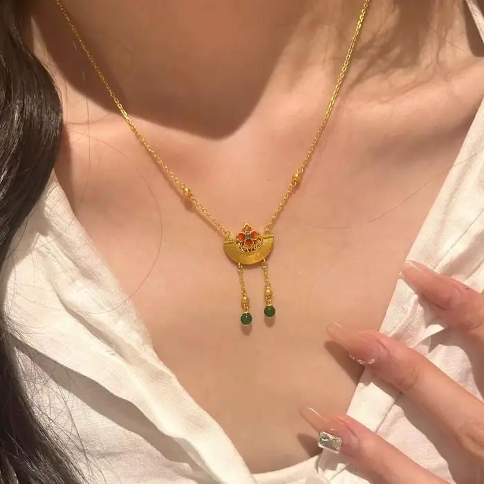 Collier en éventail brossé style ethnique avec petites fleurs et émail rose léger pour femmes, bijou de luxe avec pompons et chaîne de clavicule, idéal pour les anniversaires et autres occasions spéciales