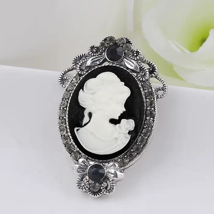 Broche Vintage Charmante en Résine avec Motif Tête de Reine de Beauté pour Occasions Spéciales et Tenues Chic FEMME