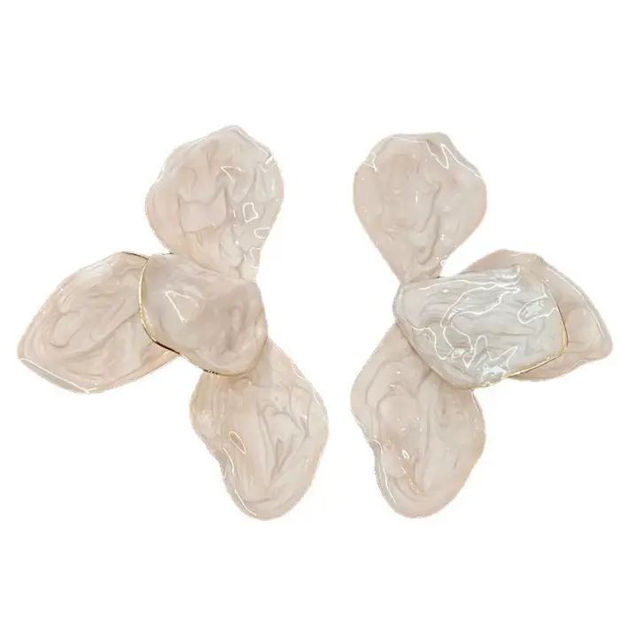Boucles d'oreilles clous vintage en émail blanc avec grandes fleurs en métal pour femmes