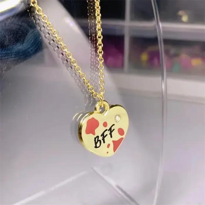 Collier Bff inspiré du corps du film classique de Jennifer
