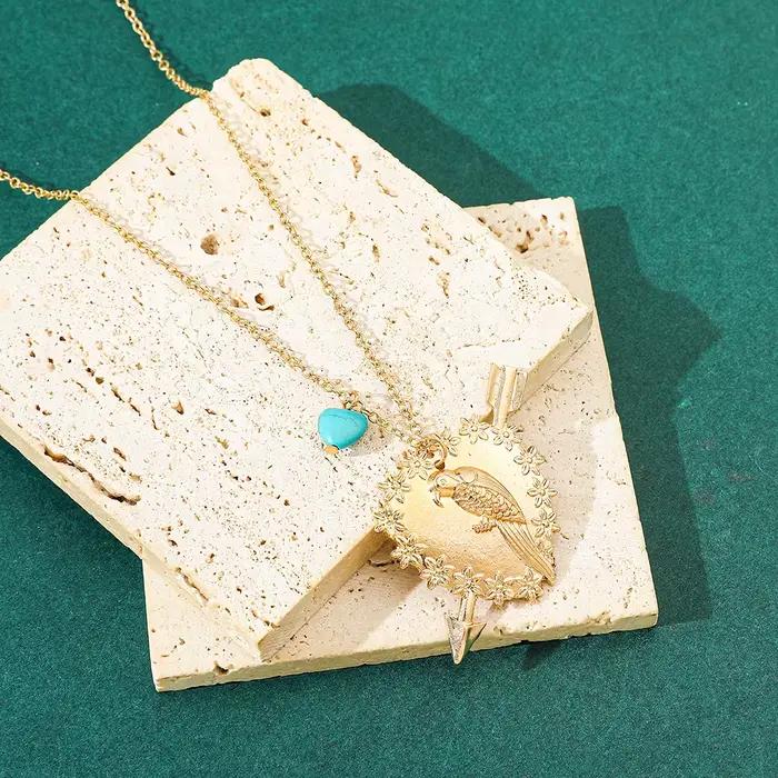 Collier oiseau avec pendentif en forme de cœur pour femme