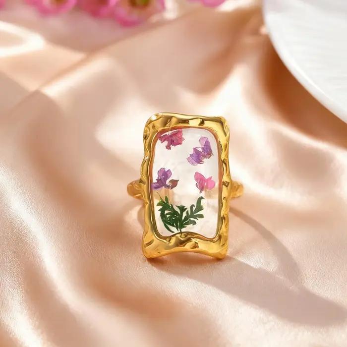 Bague ouverte délicate en fleurs séchées pour femme