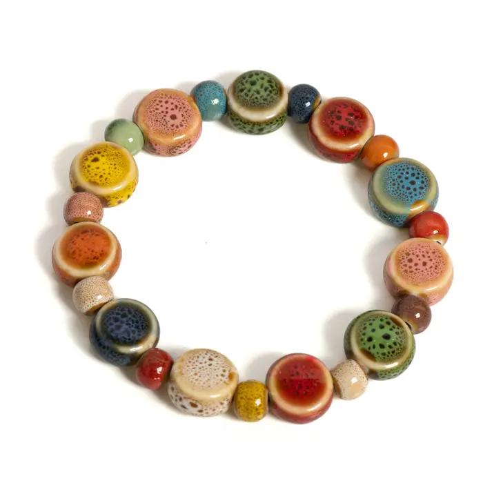 Bracelet de perles en céramique coloré étoile de mer et coquillage fait à la main