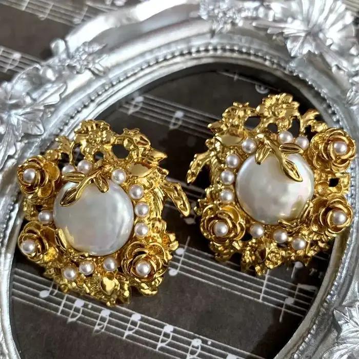 Boucles d'oreilles en perles baroques du Moyen Âge