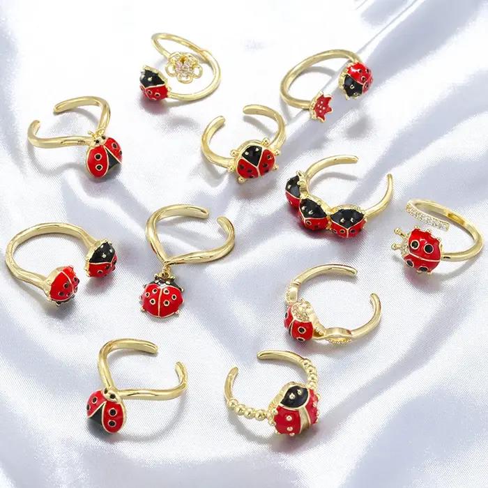 Bague ZHUKOU en zircone cubique avec émail rouge et motif coccinelle pour femmes et hommes pour soirées et occasions spéciales