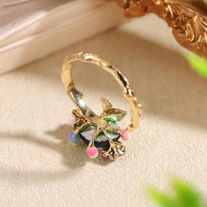 Bague ouverte ajustable chic avec pierre bleue et fleurs en émail colorées - Bijoux inspirés de la nature couleur or pour elle