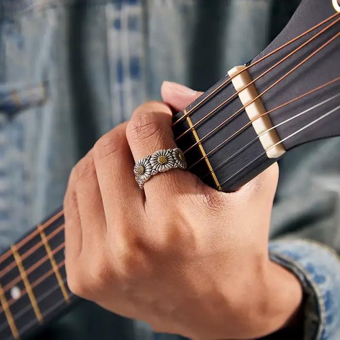 Bague ouverte réglable en forme de marguerite rétro pour hommes et femmes