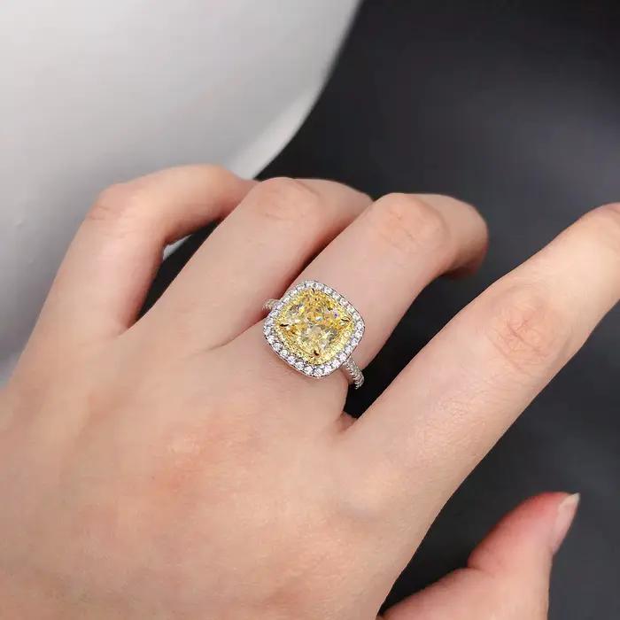 Bague en diamant jaune coupe coussin Halo pour femme