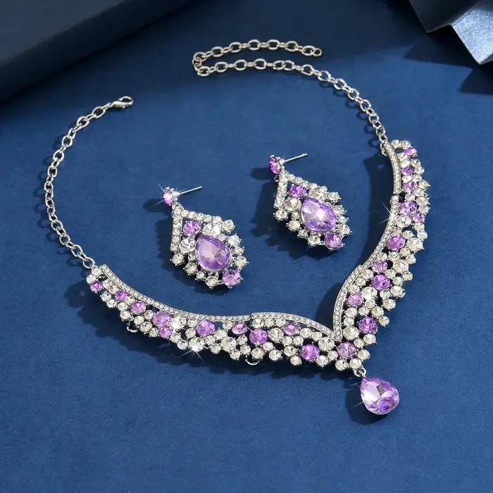 Ensemble de bijoux collier et boucles d'oreilles au design à la mode pour femmes, adapté à un usage