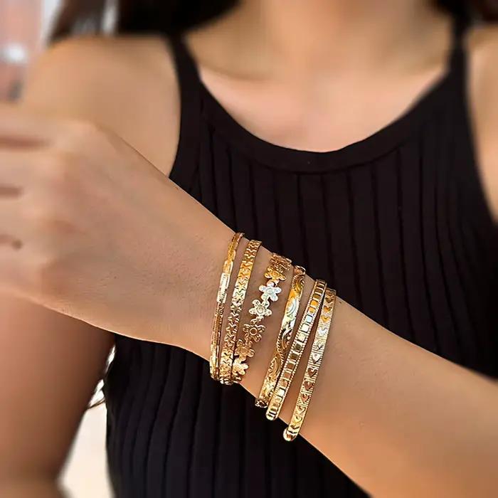 Bracelet en métal haut de gamme à motif floral sculpté pour femme, style urbain audacieux et mignon, bracelet empilable, bijou unique à superposer