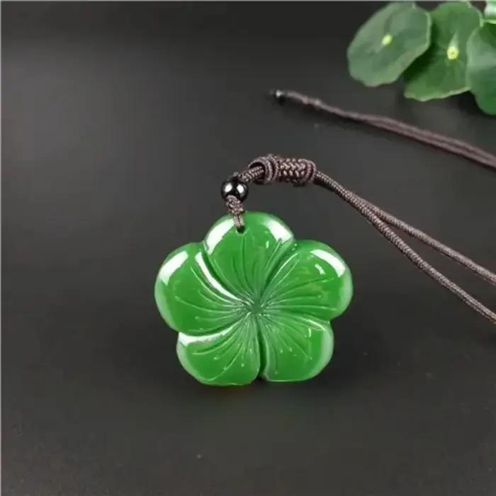 Collier pendentif trèfle en Jade chinois vert naturel