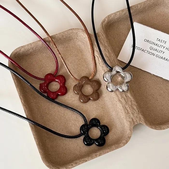 Collier pendentif fleur en résine pour femmes et filles