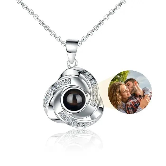 Collier de projection personnalisé avec photo en forme de cœur, collier "Je t'aime" en 100 langues, cadeau d'anniversaire personnalisé pour femme, bijou unique à offrir