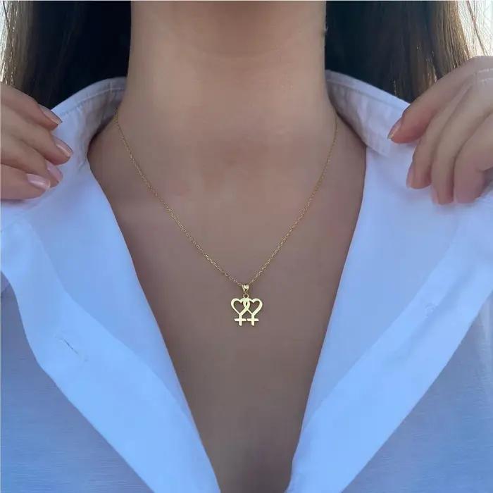 Collier à Breloques pour Femme Lesbienne Style Moderne Or Jaune Clair ou Rouge-Marron Chaîne de Maillons en Acier Inoxydable Pour Mariage Ou Cadeau Spécial