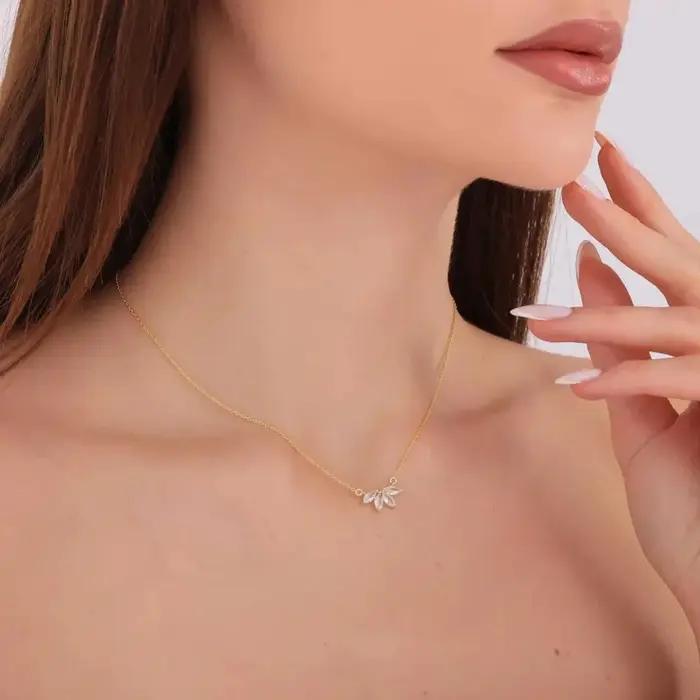 Collier élégant en zircon taille marquise
