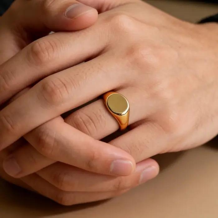 Bague signet robuste, classique, à dessus plat rond en acier inoxydable doré, bijou rustique unisexe