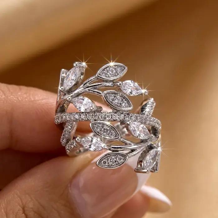 Bague en cuivre avec motif feuilles entrelacées et zircone cubique noire pour femmes occasions spéciales romantique et naturel