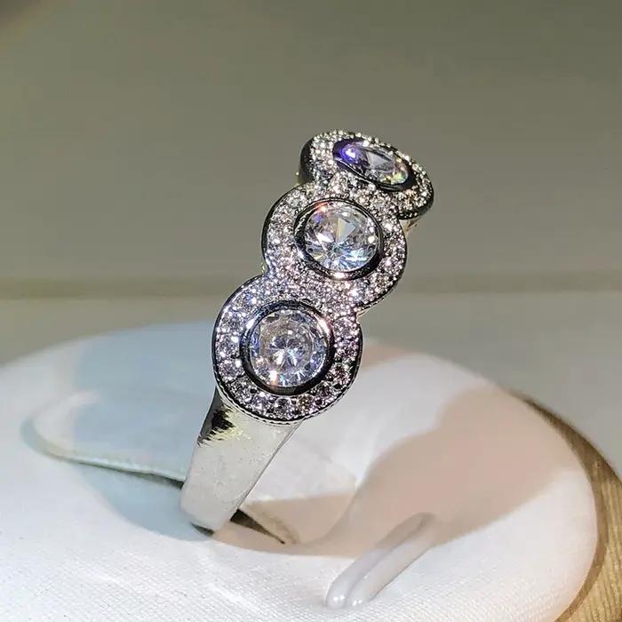 Nouveauté ronde AAAA + Zircon bagues de fiançailles de mariage avec pierre pour les femmes de luxe blanc