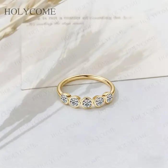 Bague personnalisée en argent sterling 925 sertie de moissanite ronde pour femmes, idéale pour les occasions spéciales et les cadeaux de fête