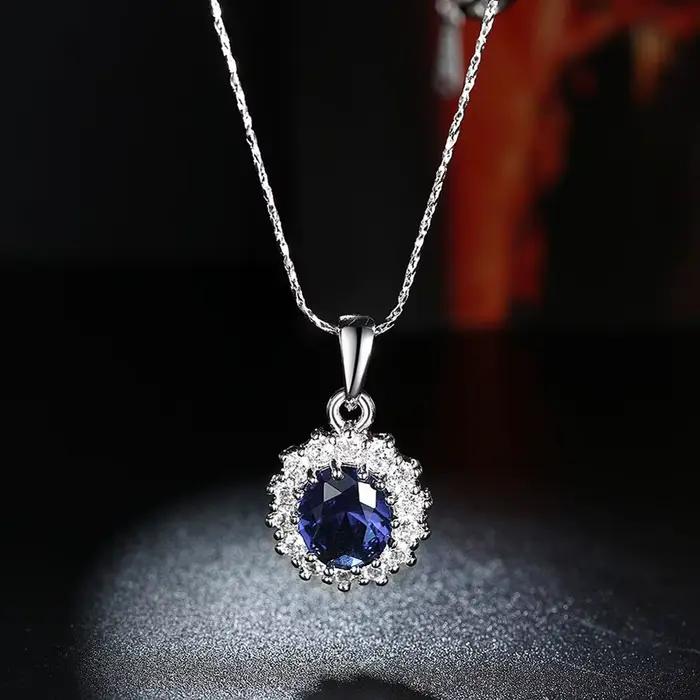 Collier ovale élégant avec pendentif en saphir pour femmes