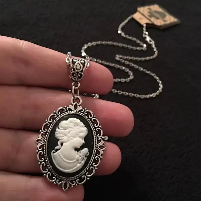 Collier camée de beauté gothique
