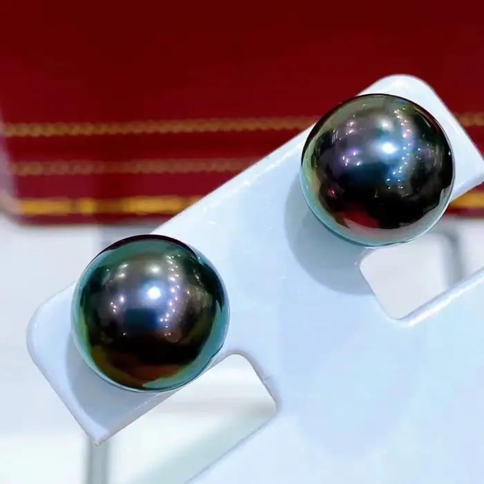 Boucles d'oreilles en or blanc 14 carats avec perles naturelles noires et vertes rondes de Tahiti