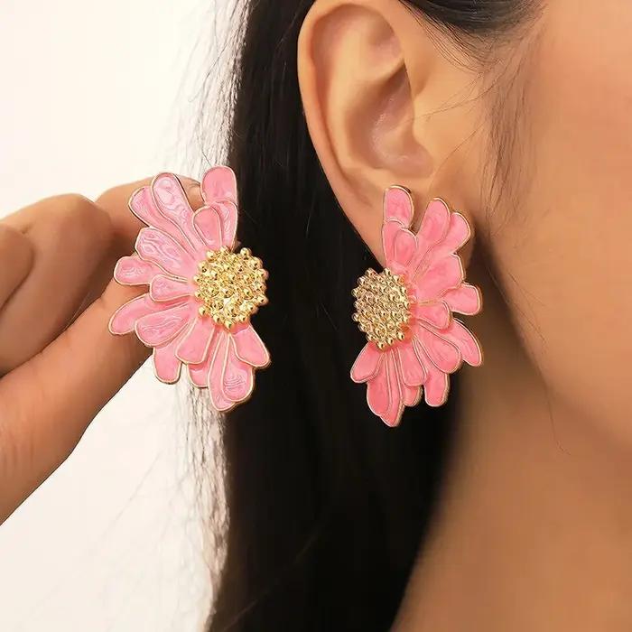 Boucles d'oreilles pétales en métal de couleur rose blanc pour femmes personnalité mode fleur