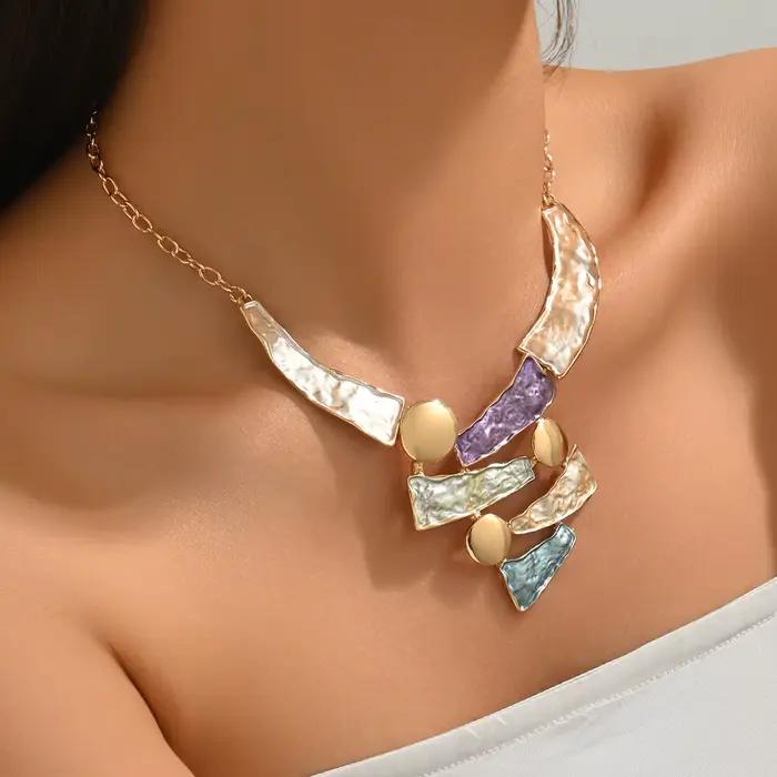 Collier bavoir géométrique bohème coloré en émail