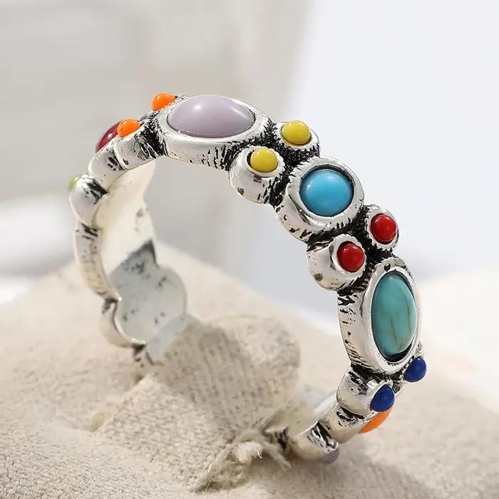 Bague plaquée argent avec pierres synthétiques colorées incrustées
