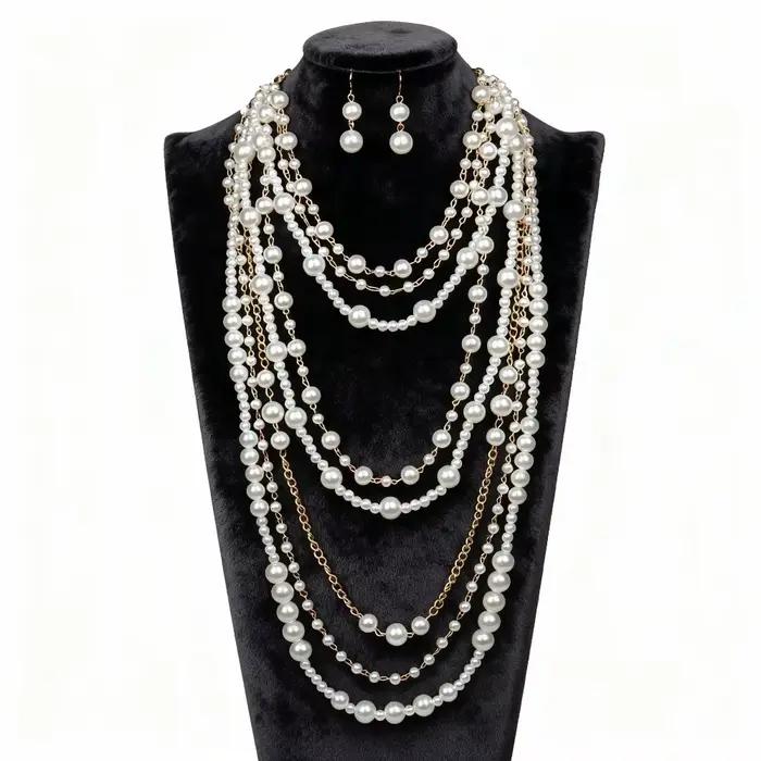 Collier élégant en fausses perles